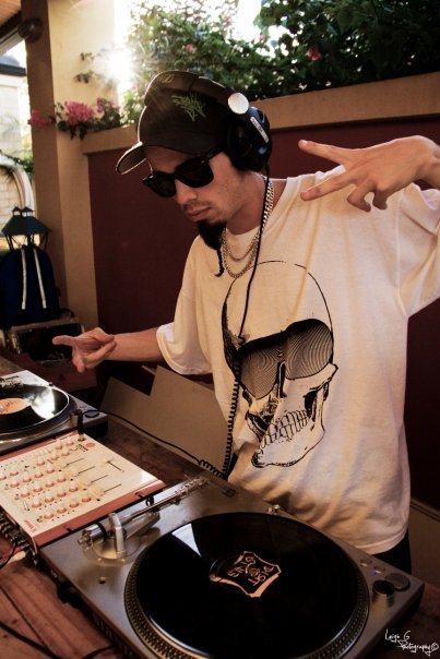 Shaded Skull - White - Tshirt