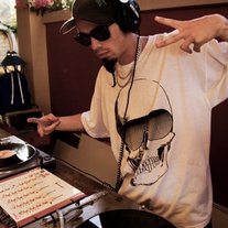 Zac_dj_skull_shirt_medium